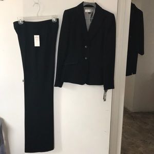 TAHARI 2 Piece Pant Suit